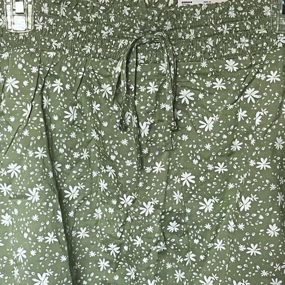 SO floral pull on shorts - Picture 3 of 5